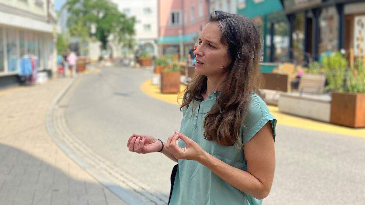 Renate Platzer vor der Begegnungszone beim Lendplatz