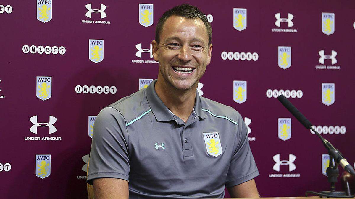 John Terry musste sich bei Aston Villa dem üblichen Aufnahmeritual unterziehen: Singen!