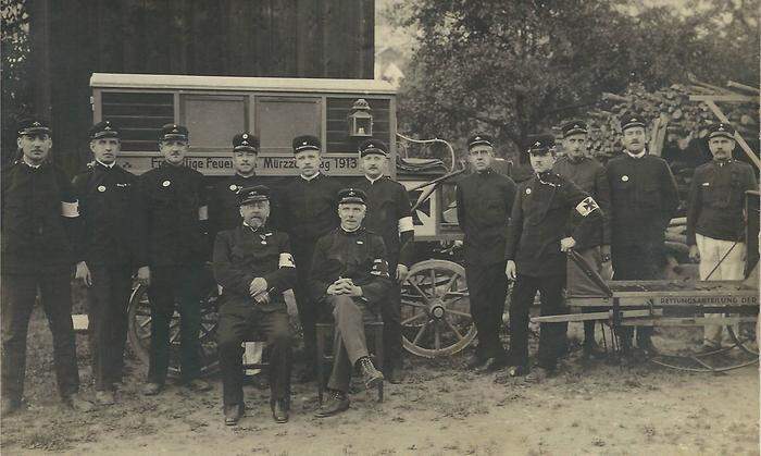 Feuerwehr im Jahr 1913: die sogenannte Rettungsabteilung der FF Mürzzuschlag
