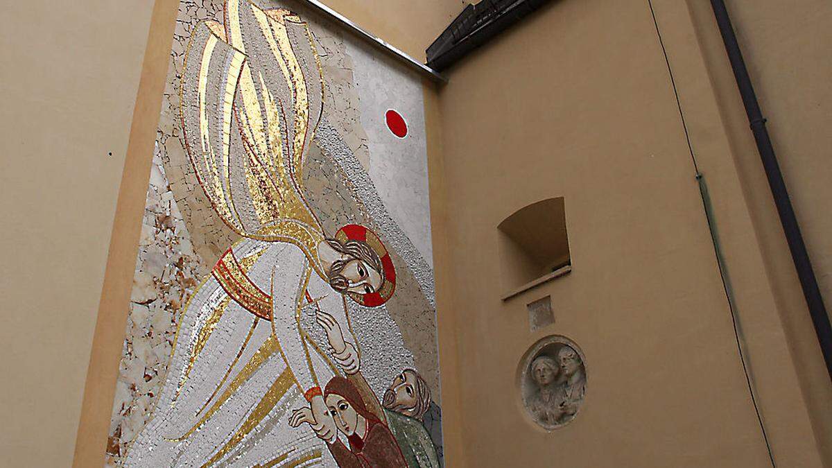 Auch die Mosaike an der Pfarrkirche St. Peter am Wallersberg bei Völkermarkt wurden von Pater und Mosaikkünstler Marko Ivan Rupnik gestaltet (Archivfoto)