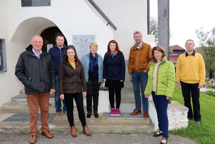 Musikalisch mitgestaltet wurde die Messe von einem gemischten Doppelquartett der Familien Wedenig und Goritschnig, Eveline Schuler und Nadja Wallner an den Harfen und Heidi Hartl an der Orgel (musikalische Gesamtleitung: Andreas Goritschnig am Foto Links)
