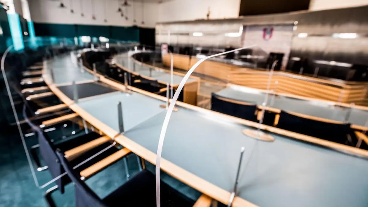 Gemeinderatsaal in Klagenfurt Umbau nach Corona-Richtlinien Covid-19 Maßnahmen Gemeinderat Stadt Magistrat Rathaus Klagenfurt