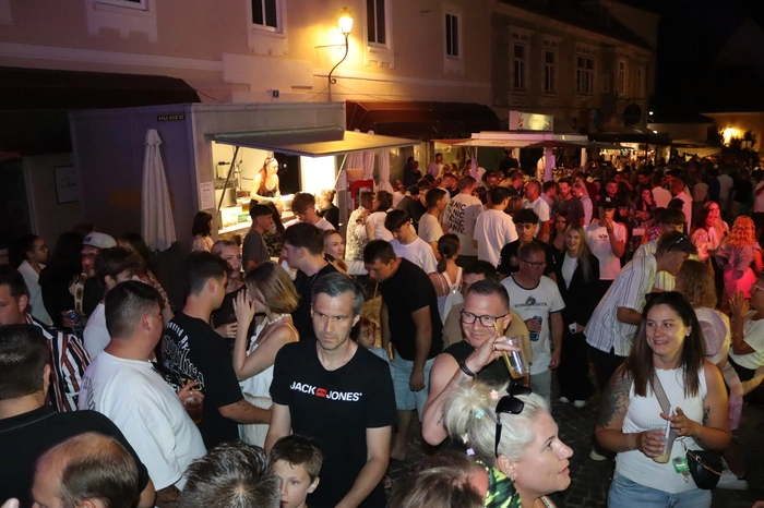 Die Johann-Offner-Straße war wieder die Partymeile Wolfsbergs.