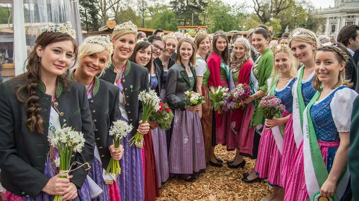 Beim Steiermarkfrühling am Wiener Rathausplatz (Archivbild) sind sie jedes Mal im Dauereinsatz: Die Königinnen und Prinzessinnen der Steiermark. Wer regiert eigentlich was? Eine royale Rundschau - natürlich ohne Anspruch auf Vollständigkeit.