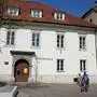 Im Innenhof der Musikschule Villach finden vier Arkadenkonzerte statt