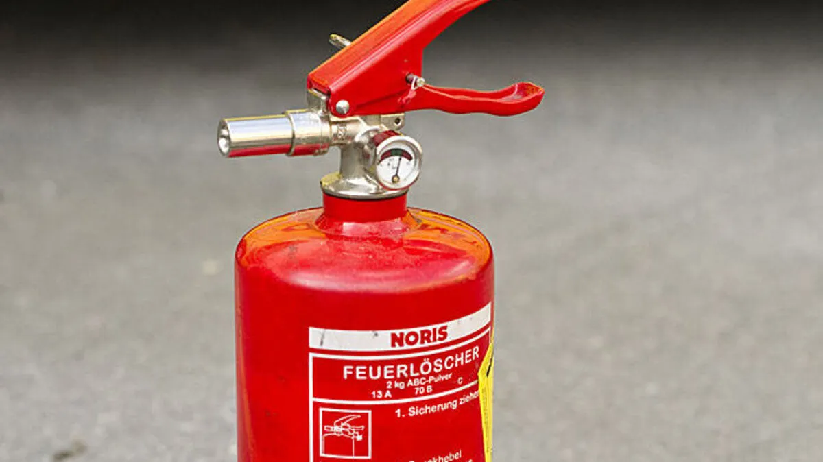 Ein Nachbar dämmte den Brand mit Hilfe eines Feuerlöschers ein