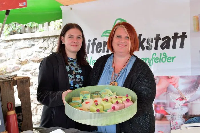 Ebenso wie Seifensiederin Alexandra Regenfelder (rechts) und viele mehr.