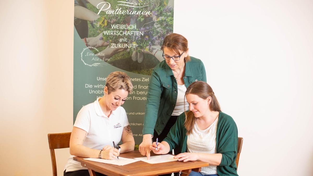 Evelyn Pulko, Hermine Rainer und Anna Höller