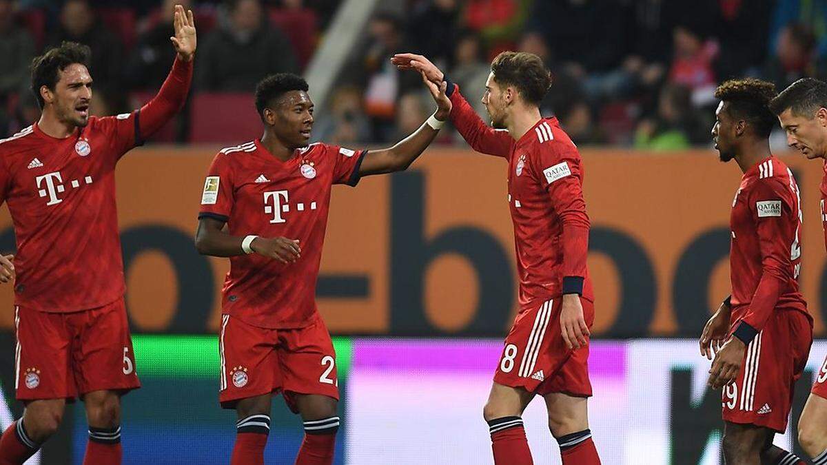 Alaba (2. v. l.) versteht Teamrauswurf von Hummels (links) nicht