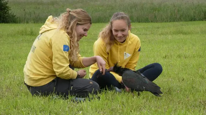 Steininger und Wehner (von links) beim Wiedersehen mit „Dr. Saurier“