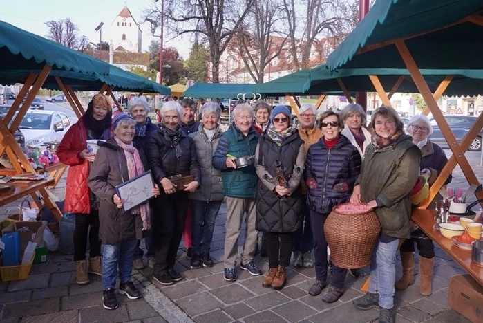 Am 13. Oktober wurde das letzte Mal zum Flohmarkt mit Kaffee und Kuchen eingeladen.