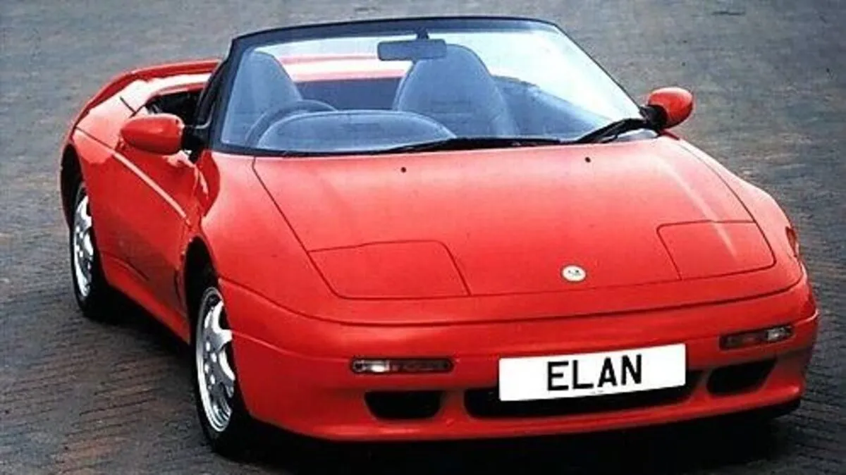 Viel mehr als die Ausführung als Cabrio und die Klappscheinwerfer hat der M100 mit dem Ur-Elan nicht gemeinsam