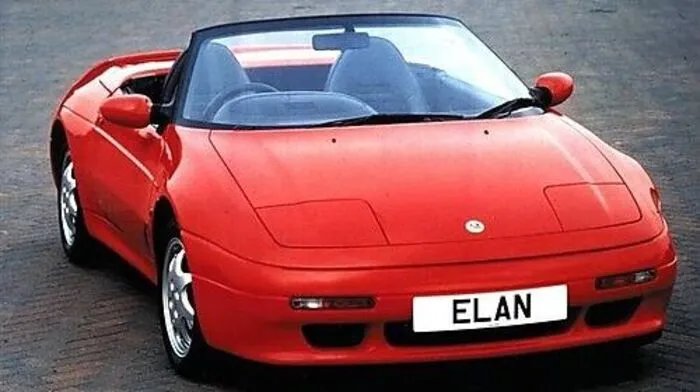 Viel mehr als die Ausführung als Cabrio und die Klappscheinwerfer hat der M100 mit dem Ur-Elan nicht gemeinsam