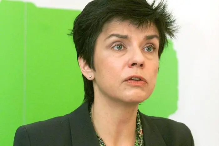 Mit Madeleine Petrovic übernahm dann wieder eine Frau das Ruder. Sie blieb allerdings nur bis zum März 1996 Bundessprecherin der Grünen, war später im niederösterreichischen Landtag und ist heute Präsidentin des Wiener Tierschutzvereins.
