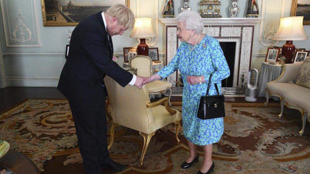 Königin Elizabeth II. empfängt Tory-Chef Boris Johnson.  