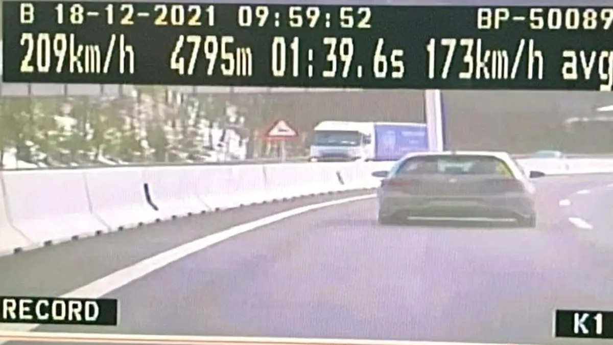 Die Kamera im Zivilauto der Polizei Salzburg zeigt die Fahrt des Kärntners