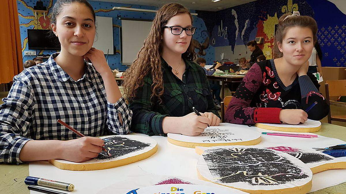 Hamis El Shafei, Sabrina Rieß und Miriam Hohl von der 8ab-Klasse des BG/BRG Leoben Neu