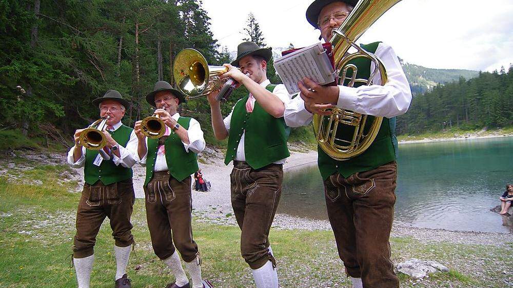 Mehr als 20 Gruppen spielen am Samstag rund um den Grünen See