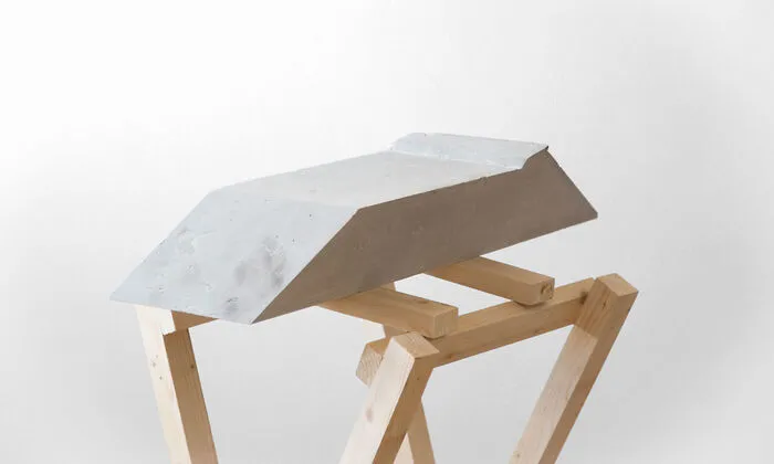 Laura Wagner, „Home Alone“, 2018, Betonplastik