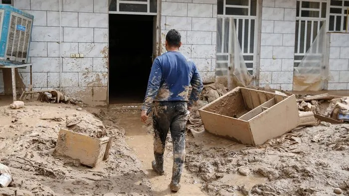 Im Iran hat es seit Mitte März wiederholt heftige Regenfälle gegeben.Die Pegel vieler Flüsse sind stark angestiegen und haben nun Städte überschwemmt.