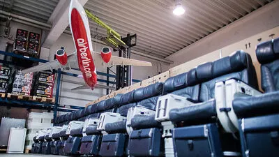Mehr als 3000 Euro zahlte der Käufer eines Zweier-Sitzes aus einem Flugzeug