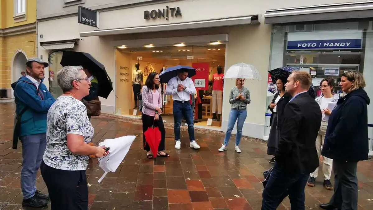 Die externen Experten schauten sich mit Vertretern der Stadt das Zentrum an