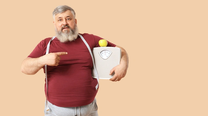 BMI-Paradoxon bei älteren Menschen: Ein höherer BMI könne schützend wirken, während ein normaler BMI ein erhöhtes Risiko verschleiern könne, wenn gleichzeitig ein größerer Taillenumfang vorliege, schreiben die Fachleute.