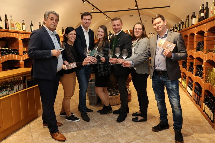 Danach gab es eine Weinverkostung in der Vinothek unter dem Motto „Jungwein trifft Lagenwein“.