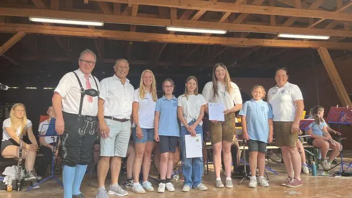 Beim Sommerkonzert der Musikschule des Musikvereins St. Stefan-Kaisersberg begeisterte die Jugendkapelle „Jugendmusi“ das Publikum mit ihren Lieblingsliedern wie „All In“, „Stronger“, „Don‘t Stop Believin‘“ oder „Let It Be“.