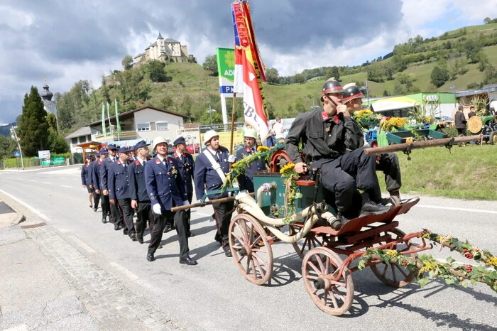 Zu den absoluten Höhepunkten des Zweitagesfestes zählten unter anderen die Heilige Messe am Hauptplatz sowie der festliche Umzug mit 16 geschmückten Wagen. 