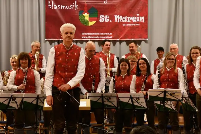 Mit „Fanfare for Rocky“ eröffnet der Musikverein St. Marein sein traditionelles Osterkonzert und setzt damit zu Beginn ein Ausrufezeichen.