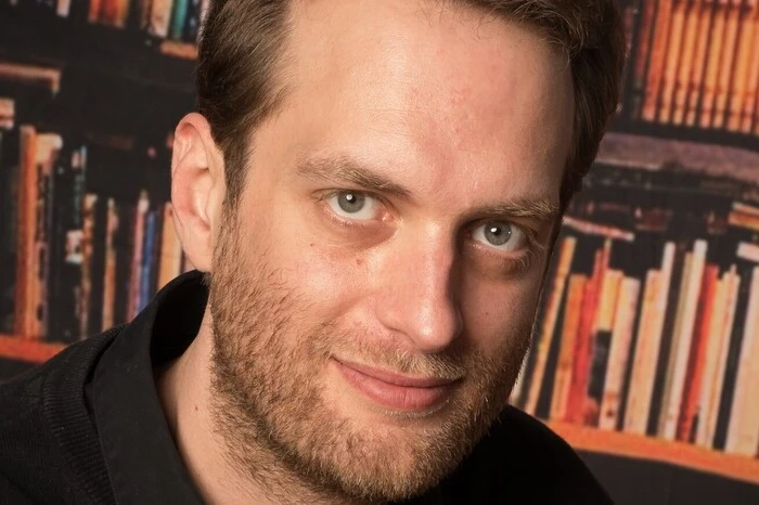 2. St. Leonhard: Andreas Nitsche (KPÖ) möchte, dass sich der Bezirksrat unter seiner Führung sozial engagiert und Familien in Not unterstützt. Die Baumoffensive seines Vorgängers will der Sozialpädagoge fortsetzen. LANGMANN