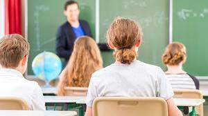 Schulklassen sollen künftig ab dem zweiten Coronafall in der Klasse ins Distance Learning wechseln 