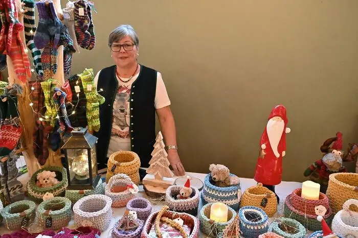 Neben dem kulinarischen Angebot und den zahlreichen Ausstellern, bei denen man das ein oder andere Weihnachtsgeschenk ergattern konnte, kam durch Musik und Gedichten von den Volksschülern sowie den „Schoberschwalben“ und der Familienmusik Schneeberger Weihnachtsstimmung auf.