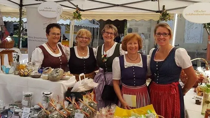 Auch die Villacher Goldhaubenfrauen sind  am Jakobimarkt. Er findet am Montag von 8 bis 18 Uhr statt