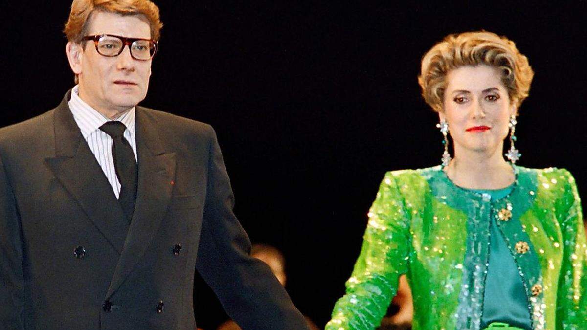 Über 40 Jahre kleidete der legendäre Modeschöpfers Yves Saint Laurent die Schauspielerin ein