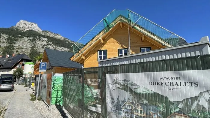 Die Dorfchalets mitten im Ortszentrum, sie sind auch zweitwohnsitzfähig.