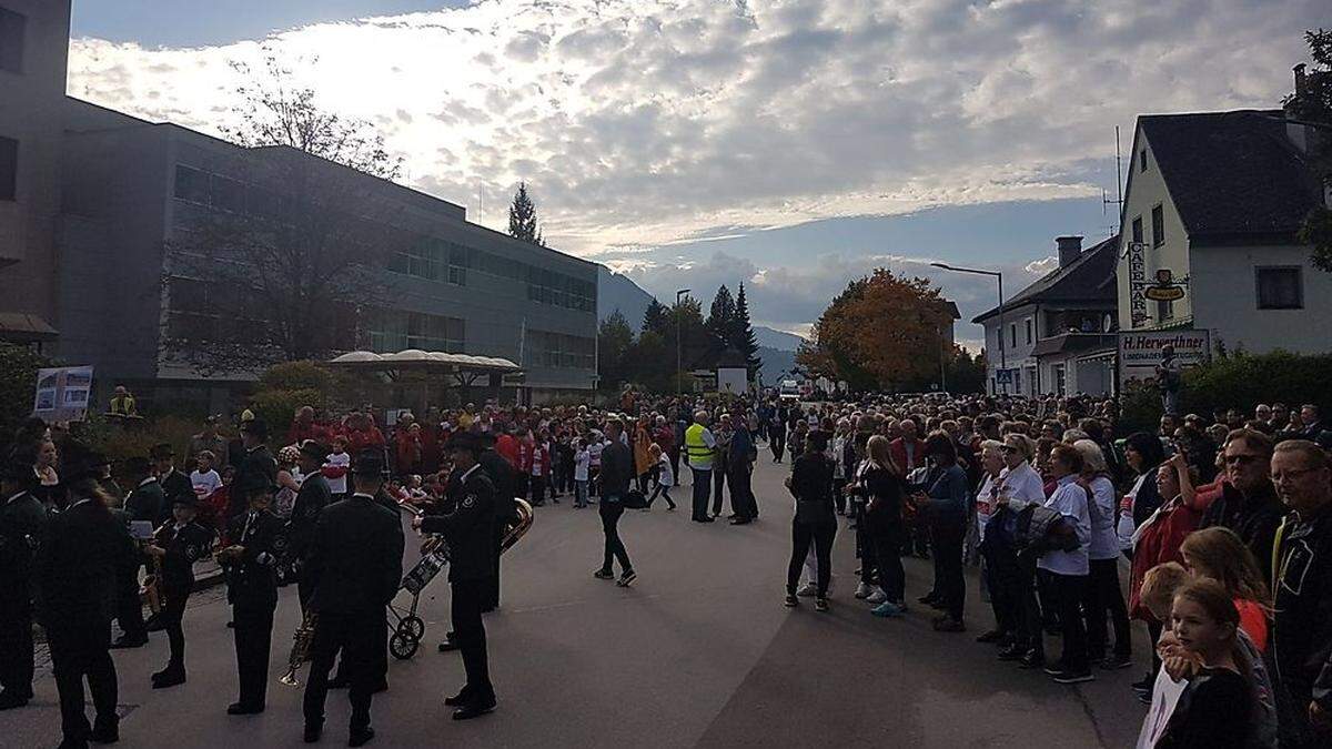 Aufmarsch vor dem Spital in Rottenmann: &quot;Wir haben noch viele Aktionen auf Lager&quot;, kündigt Fölsner an. 