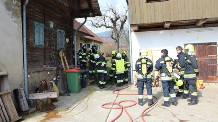 Bei einem Wirtschaftsgebäude in Vochera am Weinberg war in einer Selche Feuer ausgebrochen.
