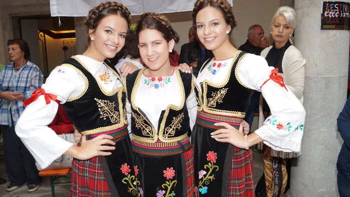 Vom Balkan Serbischen Kulturverein: Zorana Markovic, Suzana Kostic und Jovana Markovic