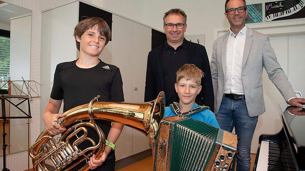 Paul Salcher, Tobias Stabentheiner, Musikschuldirektor Gerald Kubin und Gerd Guggenberger