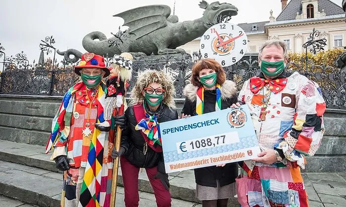 Beim Faschingswecken spendete die Faschingsgilde Waidmannsdorf 1088,77 Euro