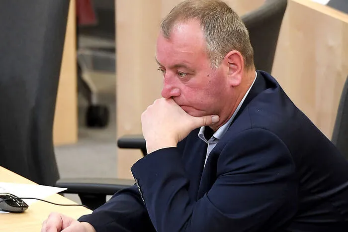 Sein Amt behalten durfte Wolfgang Zanger - obwohl der steirische Nationalratsabgeordnete im Besitz eines Burschenschafter-Liederbuchs geblieben ist, das antisemitische und österreich-feindliche Passagen enthält und erst heuer an die Öffentlichkeit kam.