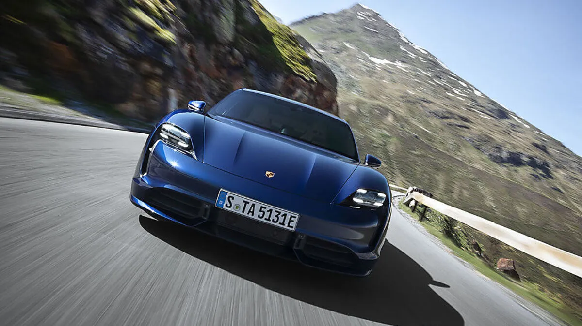 Der Porsche Taycan tritt mit bis zu 761 PS