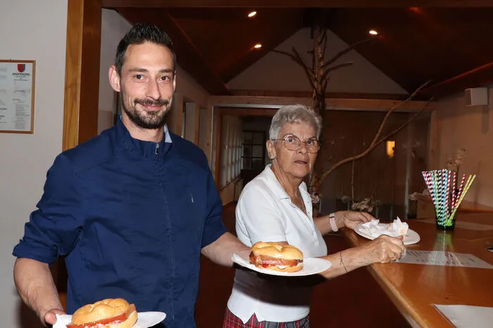 Der neue "Kulturgasthaus-Kirchenwirt" Ricardo Meerman war mit seinem Team für das leibliche Wohl der zahlreichen Gäste aus dem In- und Ausland zuständig.