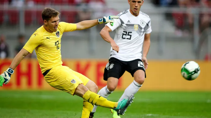 Jörg Siebenhandl: 4 Schaute beim 0:1 mit einem missglückten Abschlag nicht gut aus – Mesut Özil bestrafte diesen Fehler sofort. Danach stand der Sturm-Schlussmann aber seinen Mann und wirkte ganz sicher.