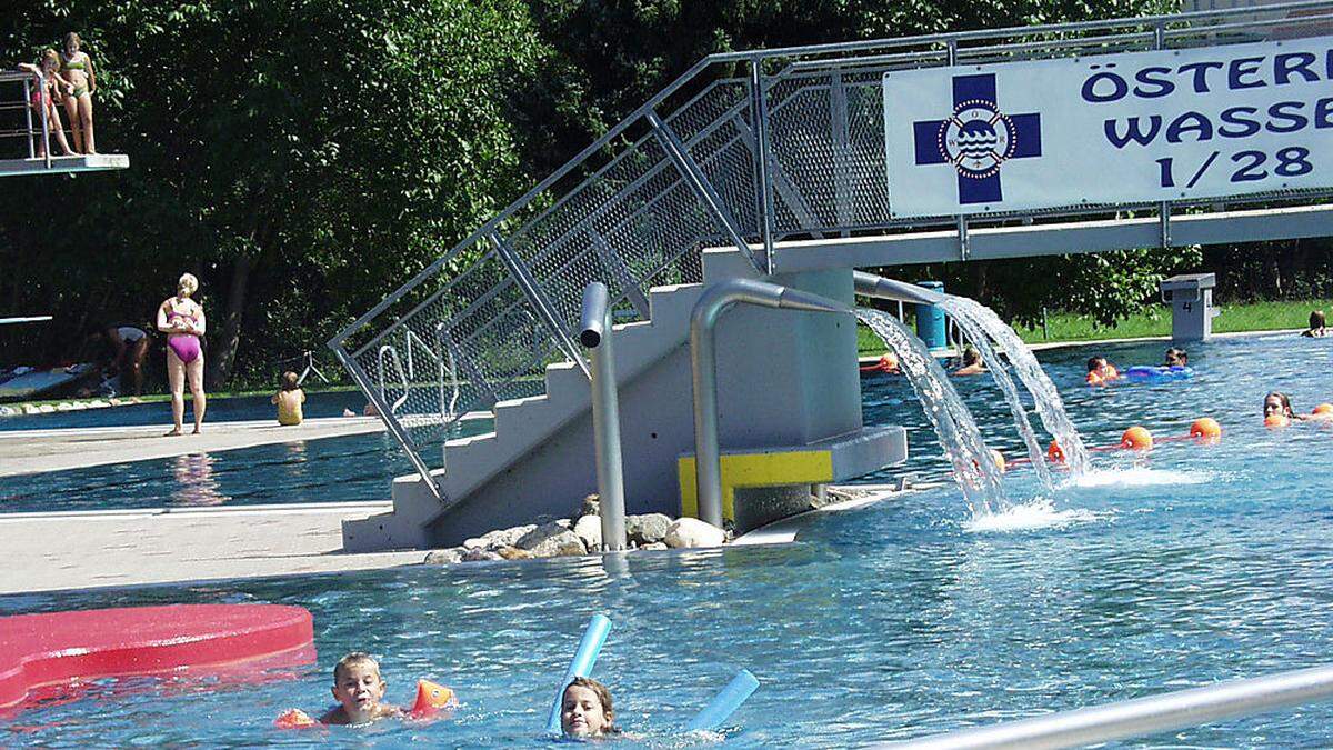 Im Schwimmbad in St. Paul setzt man auf die Kraft der Sonne