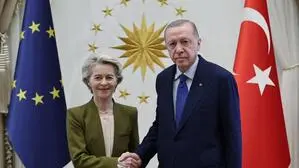 Erdoğan braucht bessere Beziehungen zur EU, der wichtigsten Handelspartnerin der Türkei, um die Wirtschaft seines Landes aus der Krise zu steuern. Dass von der Leyen und ihre Kommission versuchen wollen, Erdoğan enger an die EU zu binden, liegt nicht zuletzt an der gewachsenen Bedeutung der Türkei im Nahen Osten. 