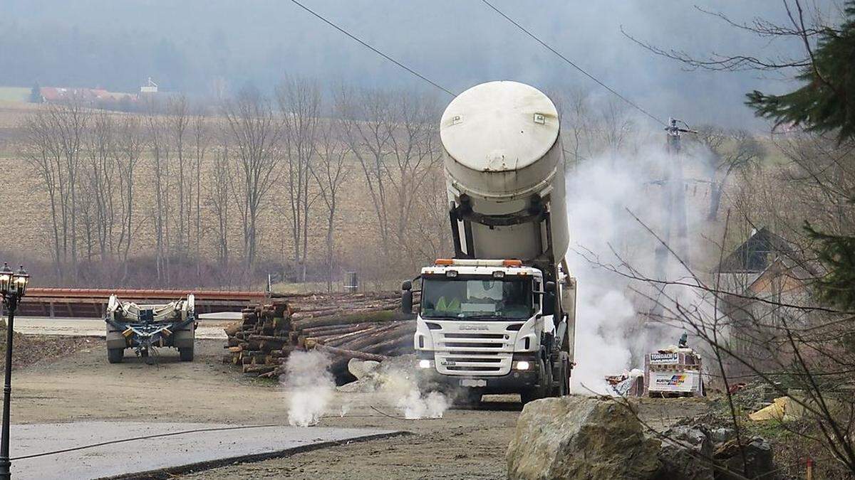 Schwerer Stromunfall mit dem Putzsilo in Pöllau