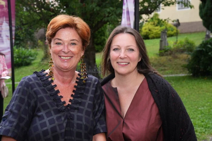 Mäzenin Ina Maria Lerchbaumer, die den Abend ermöglicht hat mit Kuratorin Tanja Prušnik